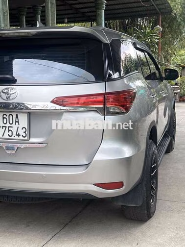 Toyota Fortuner 2020 Bạc 7 chỗ số tự động