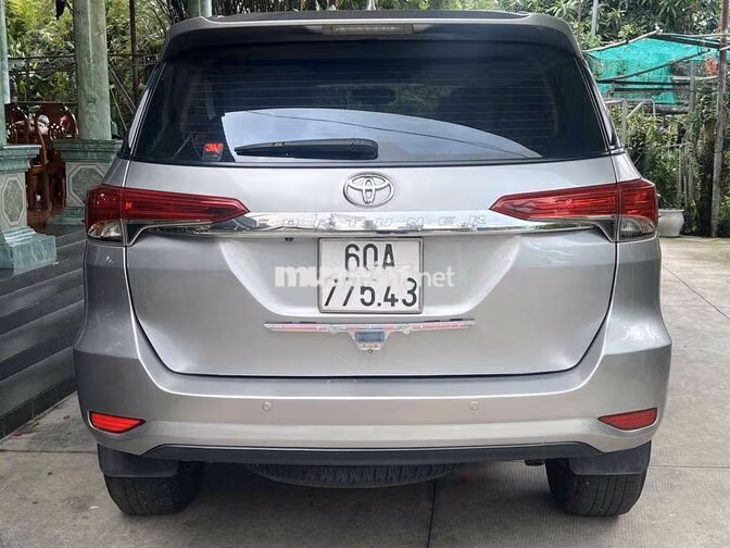 Toyota Fortuner 2020 Bạc 7 chỗ số tự động