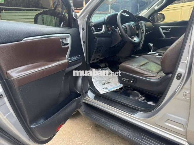 Toyota Fortuner 2020 Bạc 7 chỗ số tự động