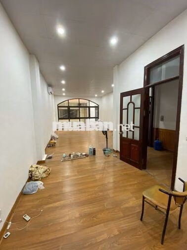 Cho thuê nhà Hoàng Cầu, 65m 5 tầng thông sàn, vị trí siêu đẹp chỉ 25tr