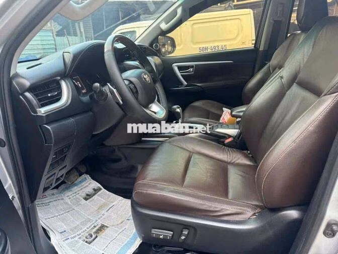 Toyota Fortuner 2020 Bạc 7 chỗ số tự động