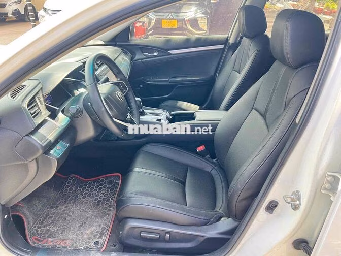 Honda Civic 1.8E 2018 Trắng Thái Lan
