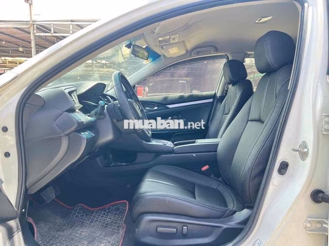 Honda Civic 1.8E 2018 Trắng Thái Lan