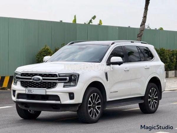 Ford Everest Platinum 2.0L 4x4 AT 2024 Trắng