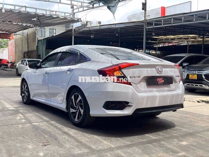 Honda Civic 1.8E 2018 Trắng Thái Lan