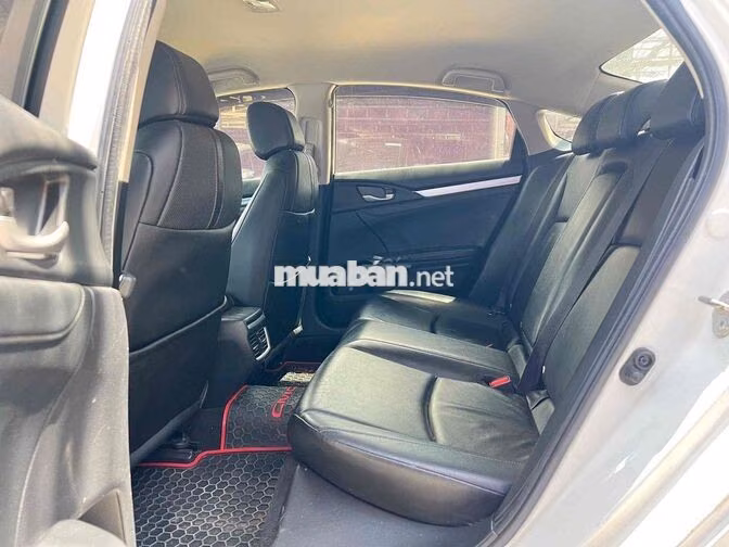 Honda Civic 1.8E 2018 Trắng Thái Lan