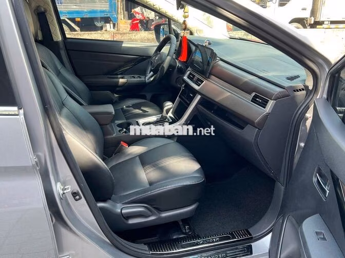 Mitsubishi Xpander Premium AT 2023 màu bạc
