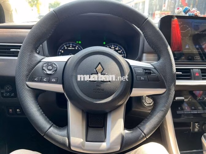 Mitsubishi Xpander Premium AT 2023 màu bạc
