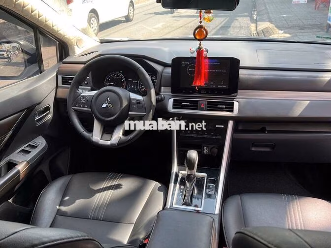 Mitsubishi Xpander Premium AT 2023 màu bạc