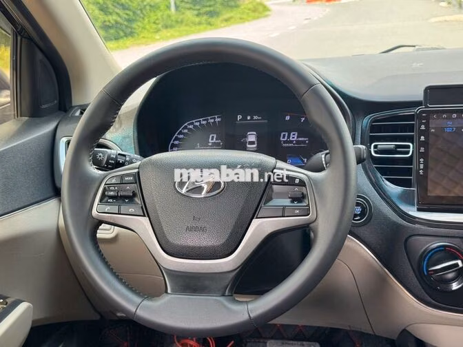 Hyundai Accent 2021 số tự động màu đen