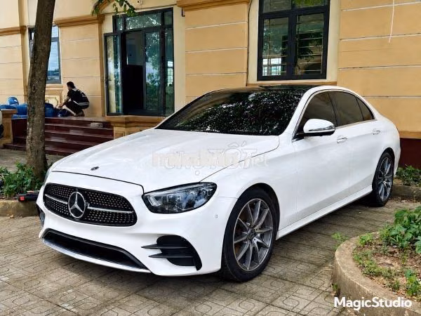 Mercedes-Benz E300 AMG 2022 V1 Trắng 50000 km