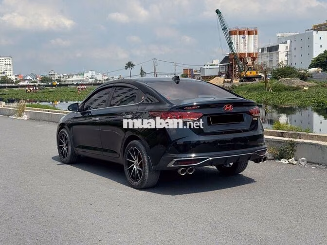 Hyundai Accent 2021 số tự động màu đen