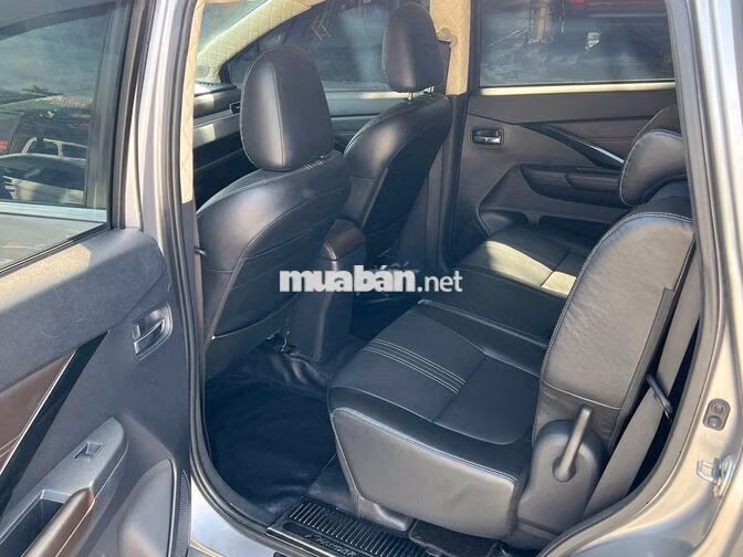 Mitsubishi Xpander Premium AT 2023 màu bạc