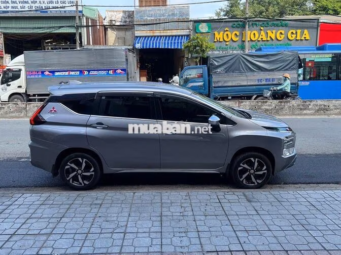 Mitsubishi Xpander Premium AT 2023 màu bạc