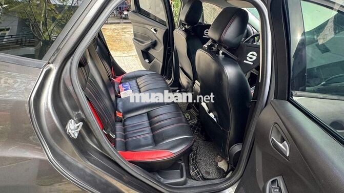 Ford Focus 2018 Xám Da 4 chỗ