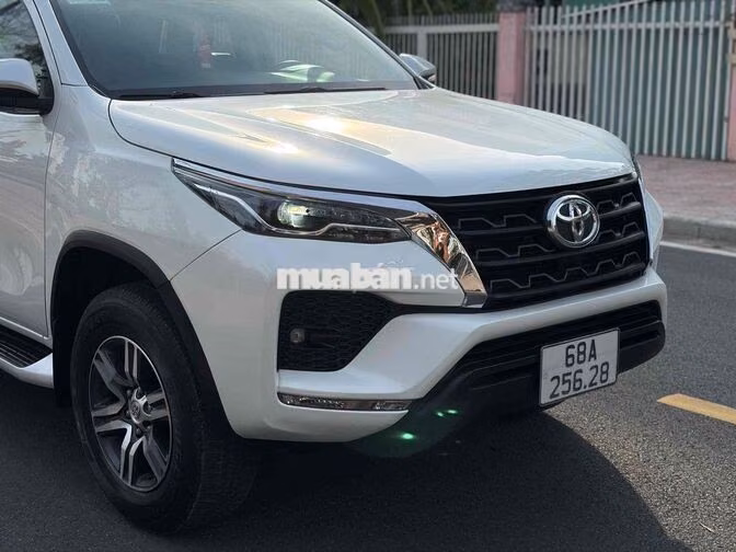 FORTUNER 2.4G 2022 MÁY DẦU ,TỰ ĐỘNG HỖ TRỢ VAY 70%