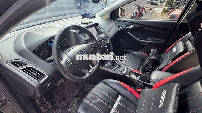 Ford Focus 2018 Xám Da 4 chỗ