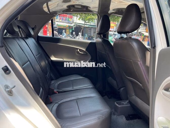 Kia Morning 2018 số sàn màu trắng