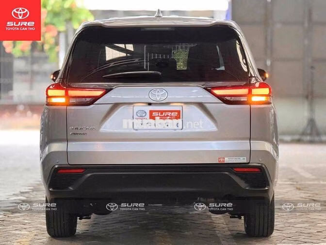 Toyota Innova Cross V 2024 Bạc 8 chỗ CHÍNH HÃNG