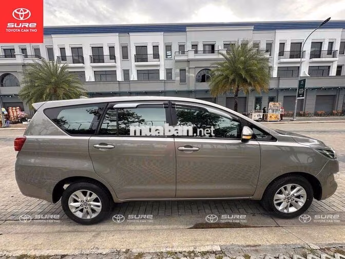 Toyota Innova E 2017 Số sàn Bạc CHÍNH HÃNG