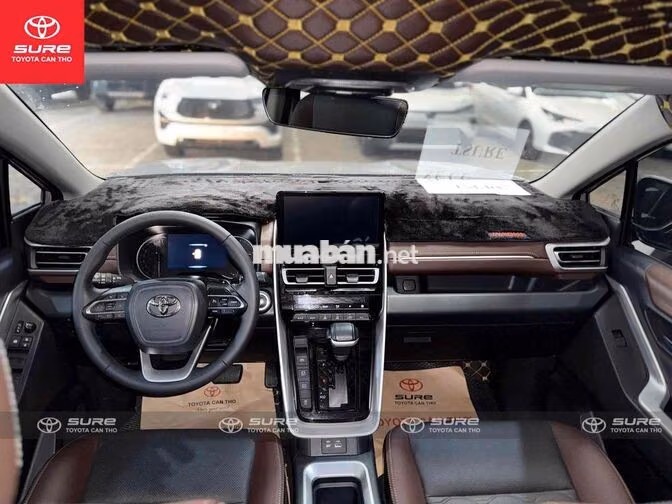 Toyota Innova Cross V 2024 Bạc 8 chỗ CHÍNH HÃNG