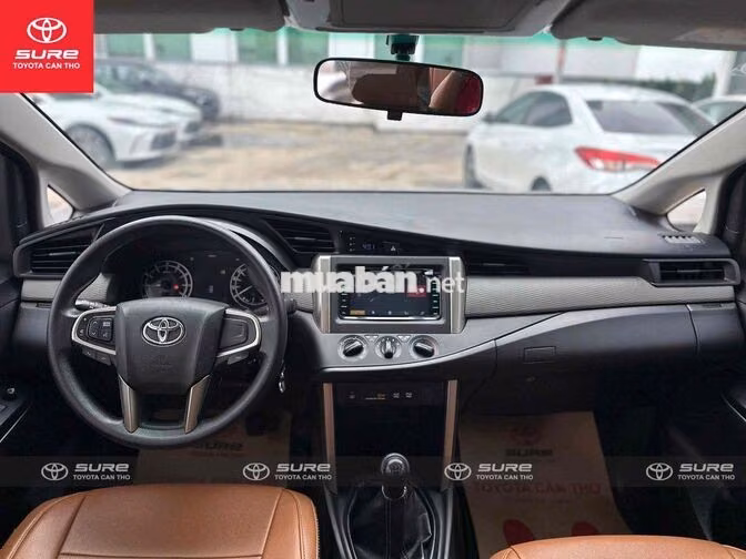 Toyota Innova E 2017 Số sàn Bạc CHÍNH HÃNG