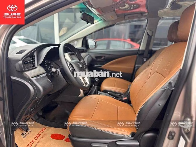 Toyota Innova E 2017 Số sàn Bạc CHÍNH HÃNG