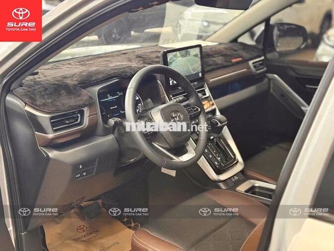 Toyota Innova Cross V 2024 Bạc 8 chỗ CHÍNH HÃNG