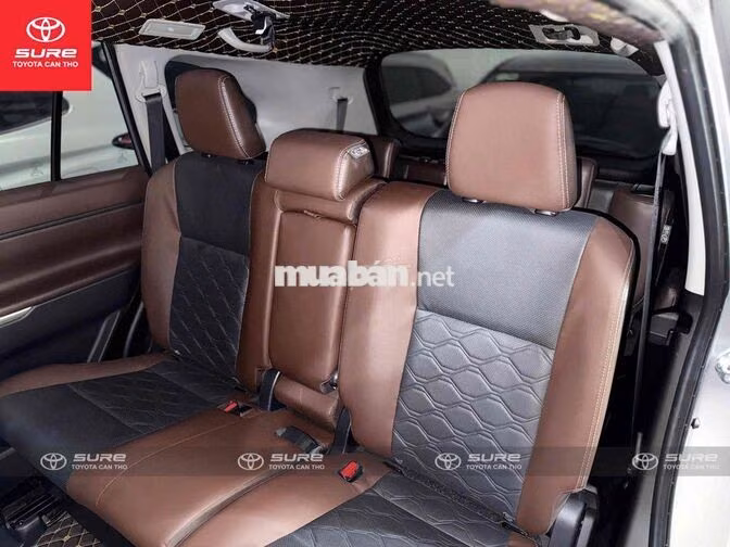 Toyota Innova Cross V 2024 Bạc 8 chỗ CHÍNH HÃNG