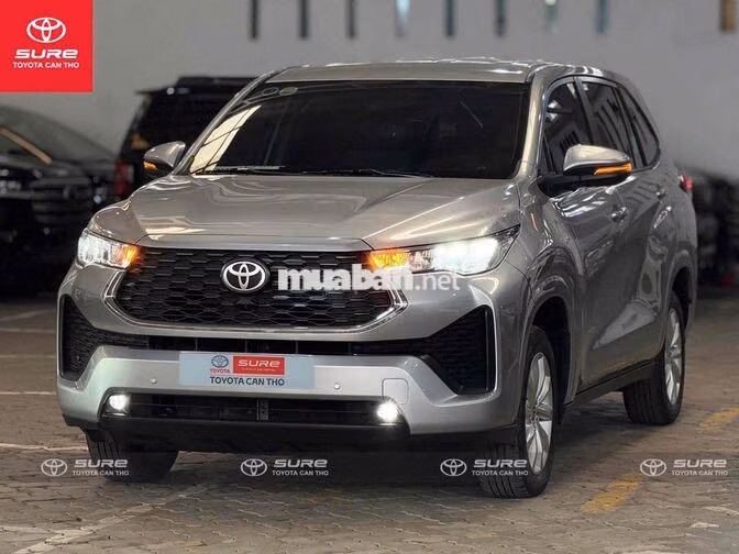 Toyota Innova Cross V 2024 Bạc 8 chỗ CHÍNH HÃNG
