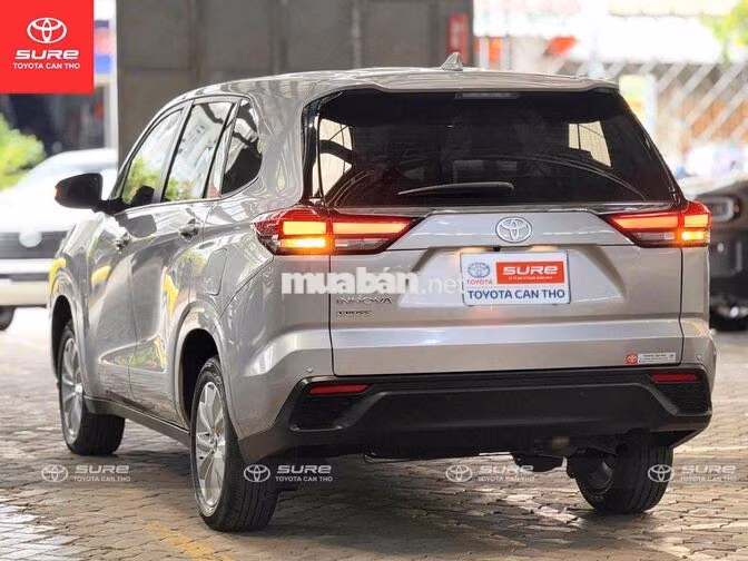 Toyota Innova Cross V 2024 Bạc 8 chỗ CHÍNH HÃNG