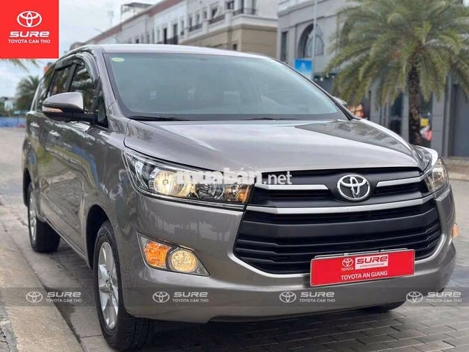 Toyota Innova E 2017 Số sàn Bạc CHÍNH HÃNG