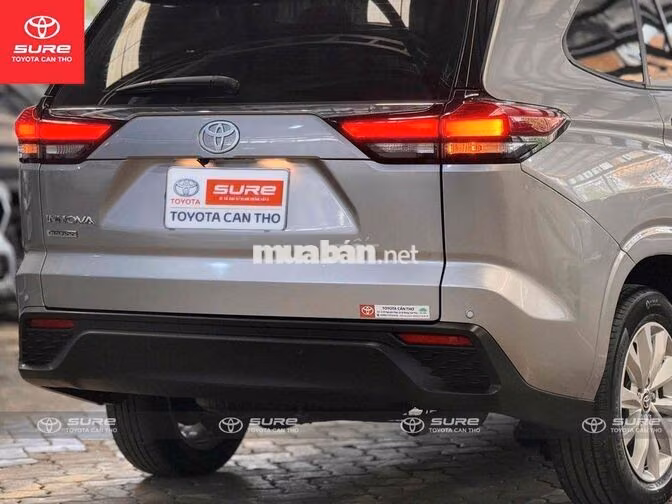 Toyota Innova Cross V 2024 Bạc 8 chỗ CHÍNH HÃNG