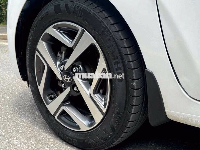 Hyundai i10 2023 1.2 full Trắng 68000 km