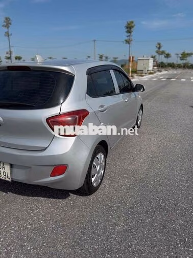 Hyundai i10 2016 Bản thiếu màu Bạc