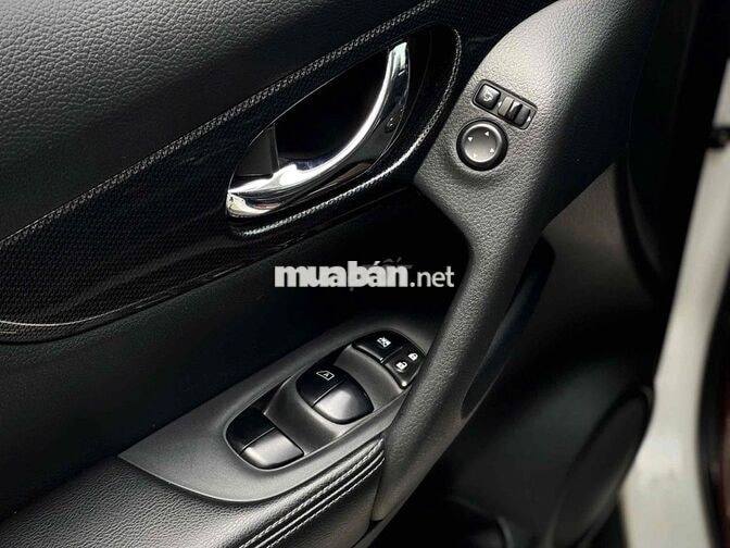 Nissan X-Trail Premium SV 2.5 2021 Trắng 60000 km