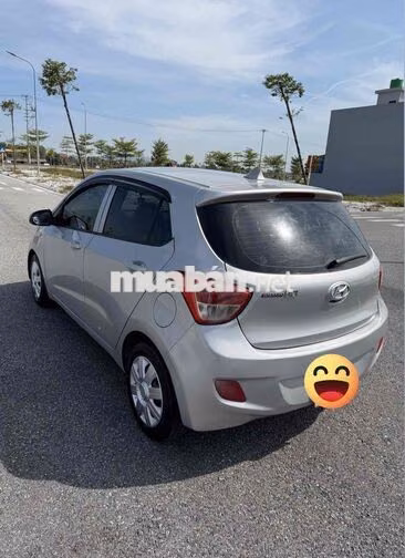 Hyundai i10 2016 Bản thiếu màu Bạc