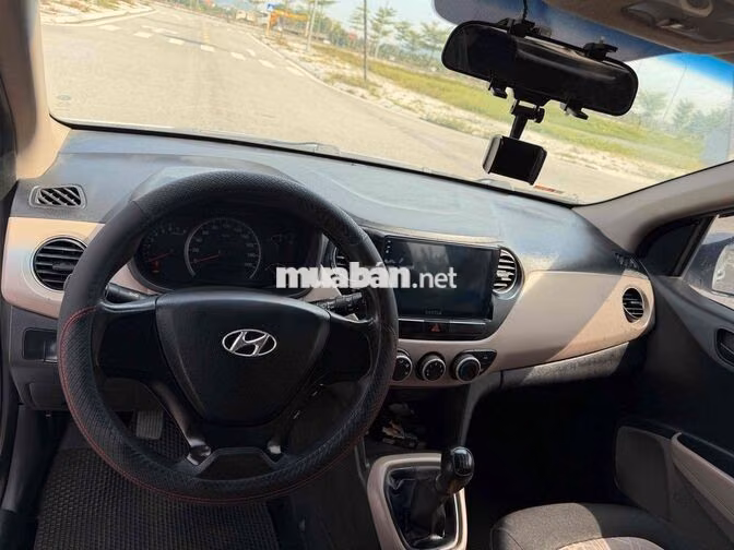 Hyundai i10 2016 Bản thiếu màu Bạc
