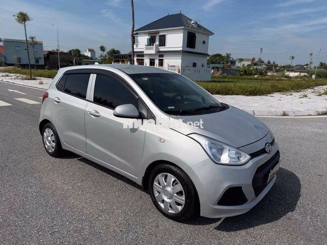 Hyundai i10 2016 Bản thiếu màu Bạc