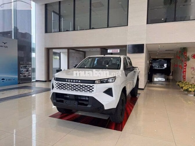Xe Toyota Hilux Standard 2.8L 4x2 MT 2026