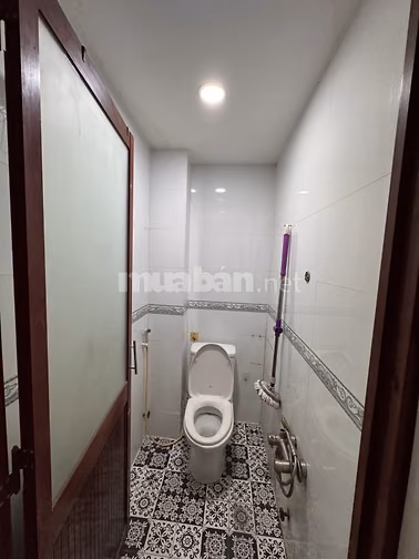 GIÁ 5 TỶ 7 BÁN NHÀ XE TẢI TẬN CỬA LẠC LONG QUÂN QUẬN 11