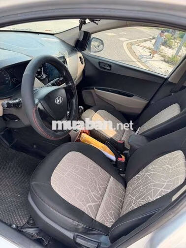 Hyundai i10 2016 Bản thiếu màu Bạc