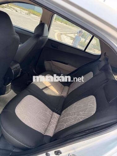 Hyundai i10 2016 Bản thiếu màu Bạc