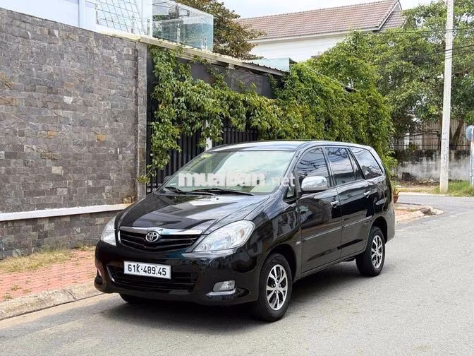 Toyota innova 2011 bản G