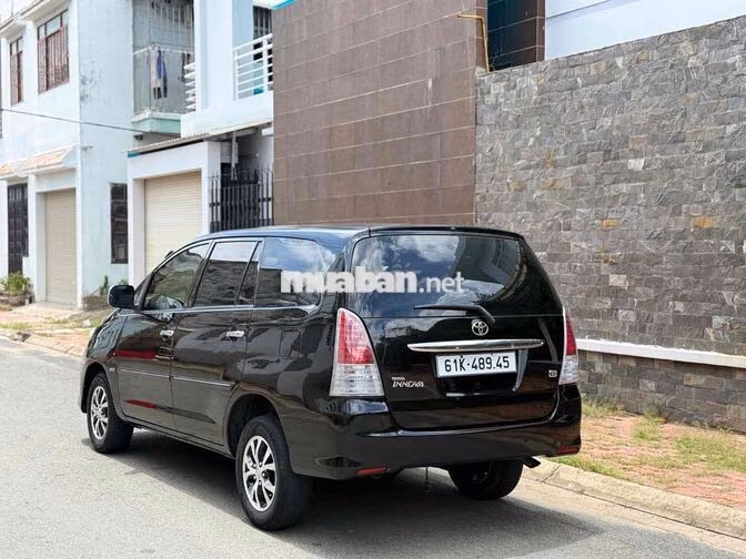 Toyota innova 2011 bản G