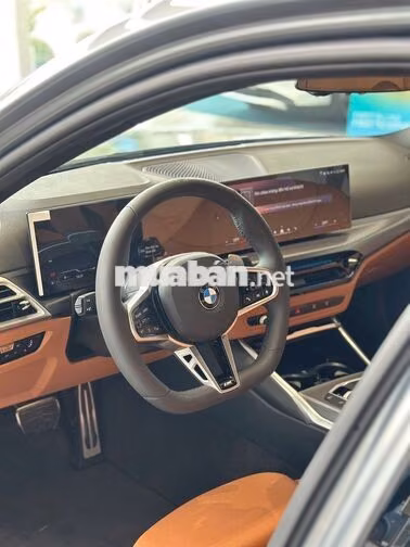 BMW 320i M Sport - Miễn phí bảo dưỡng 3 năm