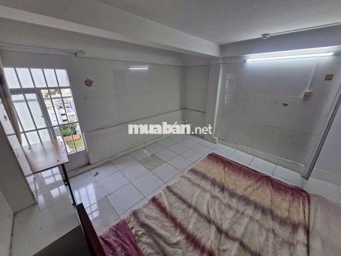 Phòng trong nhà mặt tiền, 18 - 20m2, sạch đẹp mát mẻ