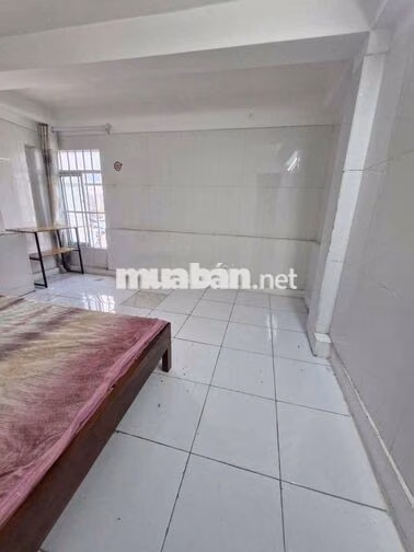 Phòng trong nhà mặt tiền, 18 - 20m2, sạch đẹp mát mẻ