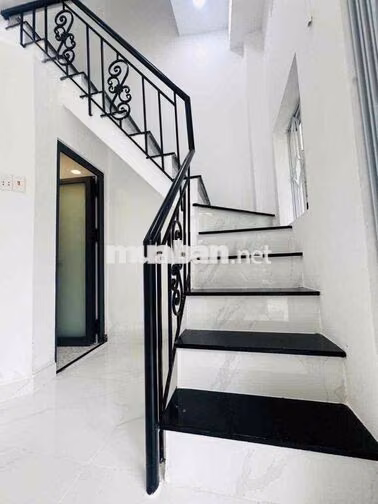 KHAI TRƯỜNG NHÀ NGUYÊN CĂN CHO THUÊ hai nhà vệ sinh GẦN CẦU CHỮ Y