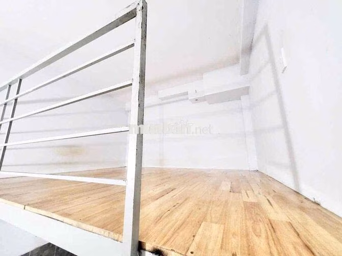 Phòng 25m2 có máy lạnh giá rẻ gần UFM NTT KCX lưu ý "Lầu3 thang Bộ"